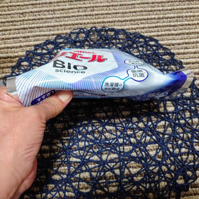 容器のサイズになるべく収まる様に、底を折り畳み