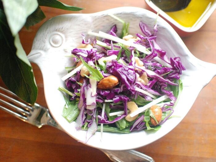 おうち呑みに☆紫キャベツと水菜のナッツサラダ☆