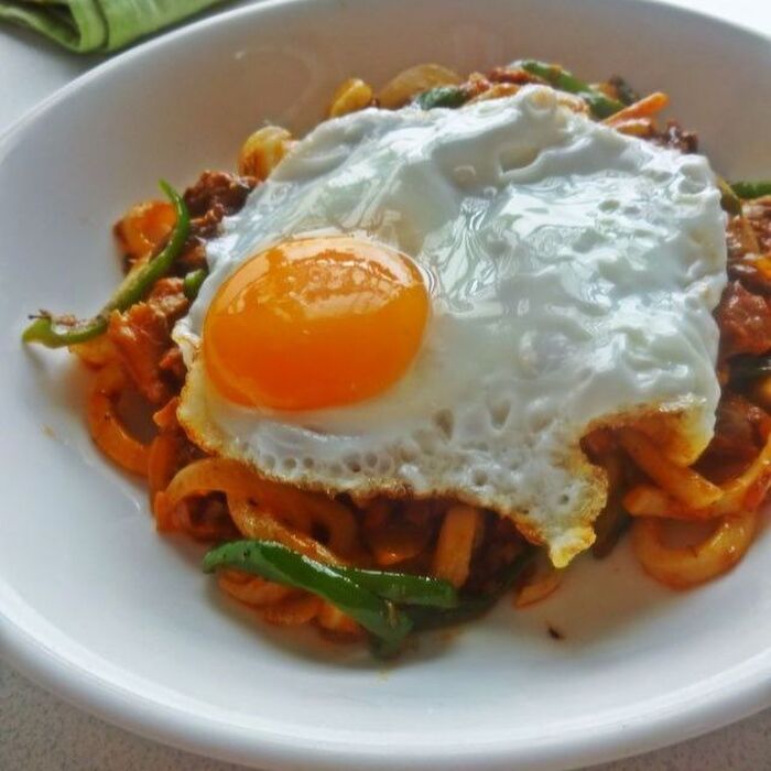 ナポリタン風サバ味噌カレー焼きうどん