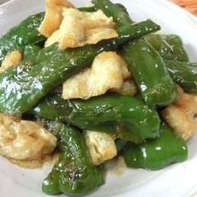 くたっとジュワうま♪ ピーマンと油揚げの生姜焼き