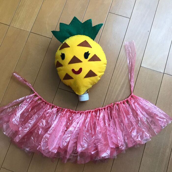 ⑤腰蓑をビニールテープで作り縫い付ける