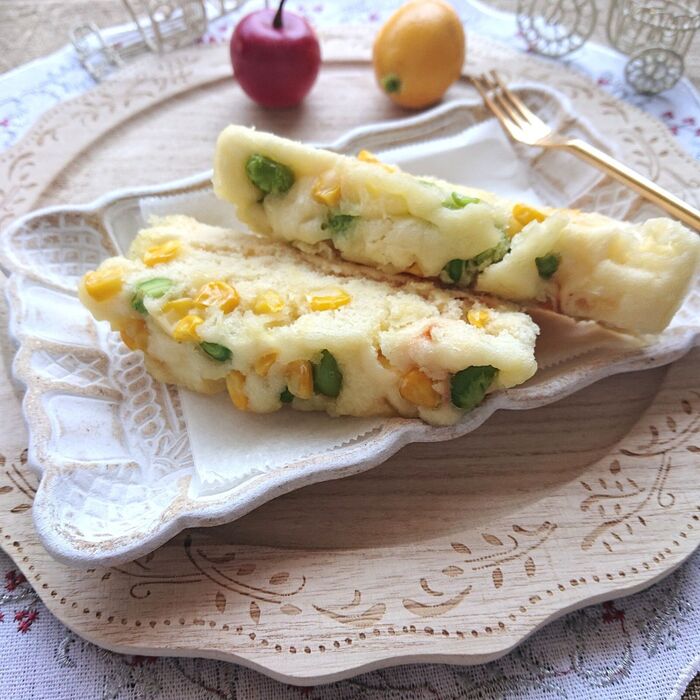 レンジで4分簡単♪ホットケーキミックスで、コーンと枝豆のチーズ蒸しパン(ホケミ)