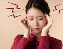 つらい頭痛…みんなのおすすめ対処法は?家事も薬も“時短”がキーワード!
