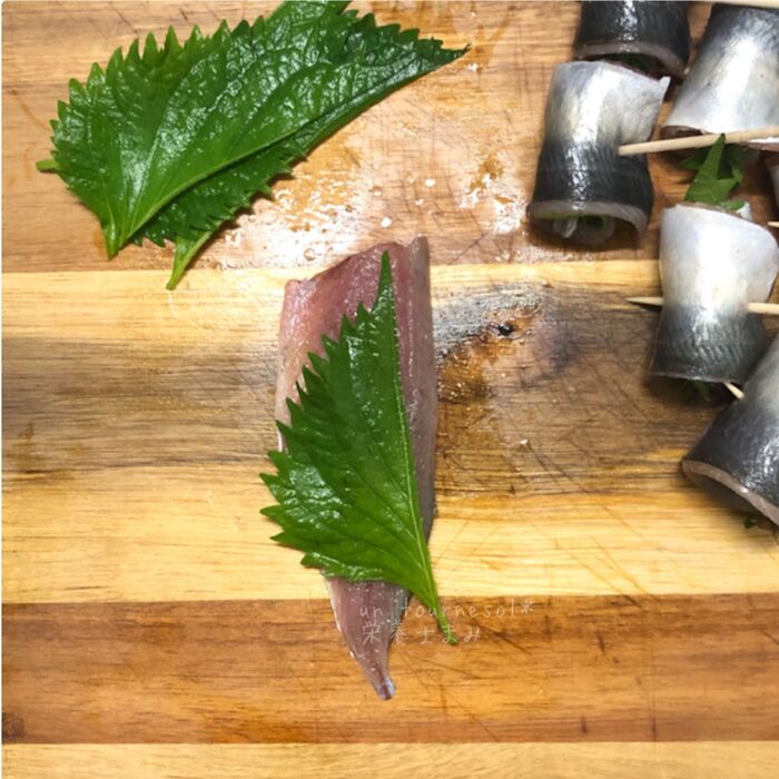 ③アジとしそを巻く