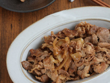 豚切り落とし肉で!安くてたっぷり作れる豚の生姜焼き【下味冷凍レシピ】