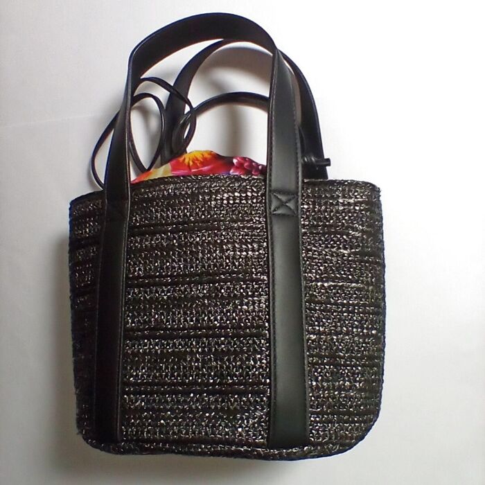 GUの蜷川実香さんコラボ、華があって素敵です