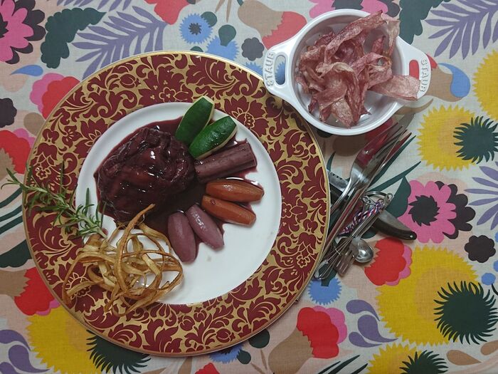 干瓢に絡まれた鰻のシヴェ(civet)ピンキーな干瓢チップ添え!!