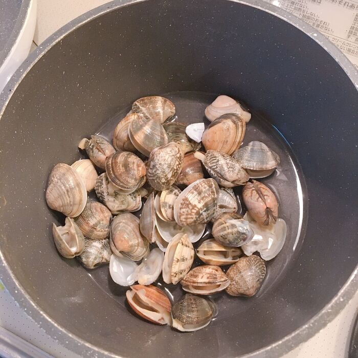 ③あさりを蒸して、取り出す