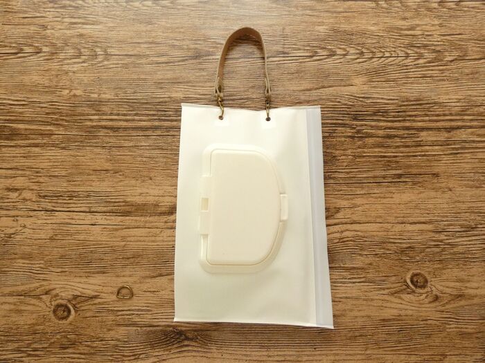 100均組み合わせで作る「つるしてワンプッシュで開けられるウェットティッシュケース」