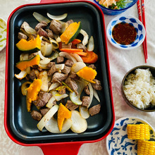 みんな大好き(^O^☆♪」カットステーキとカット野菜でランチタイム!