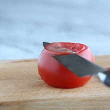 よく切れる包丁で極薄トマト!貝印さんの「関孫六ダマスカス」