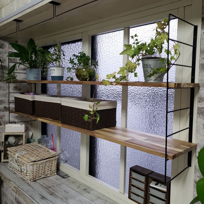 ダイソー200円商品で叶う!?出窓に収納棚をDIY