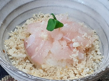 おいしい!香ばしい鯛だし茶漬け!中落ちの鯛塩そぼろと、切り身のふわふわ鯛と、あらの旨味出汁!