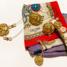 バブル時代のお洋服のボタンでアクセ