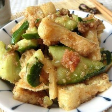 お箸が止まらない♪ たたききゅうりとサクサク油揚げの梅ごま和え