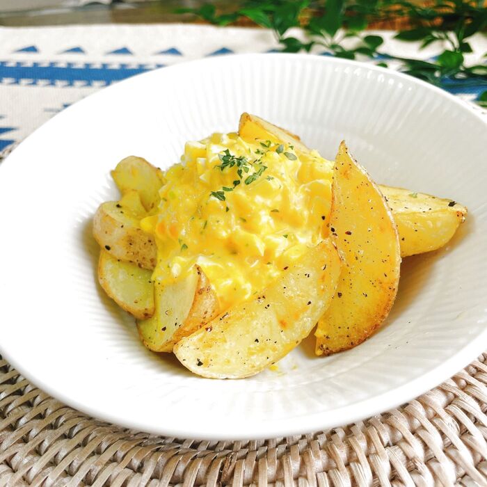 ④じゃがいもにタルタルソースをかける