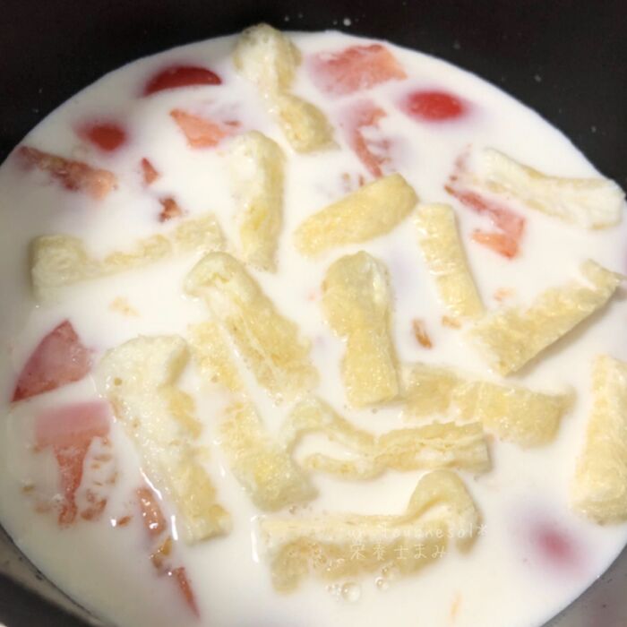 ②トマトを煮る