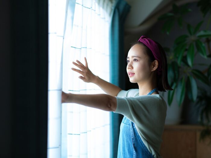 ③ ✕ 窓を開けてから床掃除