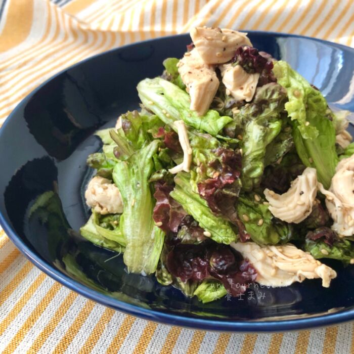 【ワインビネガーでフルーティに】野菜をモリモリ食べる!サニーレタスと鶏ささみのごまサラダ #副菜