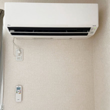 壁に穴を開けずリモコンを固定する方法