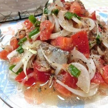 さば缶の汁はドレッシングに♪ 混ぜるだけ☆ さばとトマトと新玉ねぎのサラダ