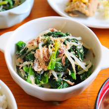 ほうれん草ともやしのサバ和え