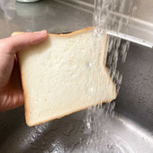 なんと、パンに水! 冷凍のパンをおいしくするコツ