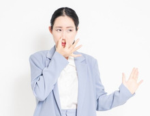 口や頭皮から異臭!?女性のニオイ問題を薬剤師が解決
