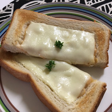 ツナ豆乳とろーりチーズパン