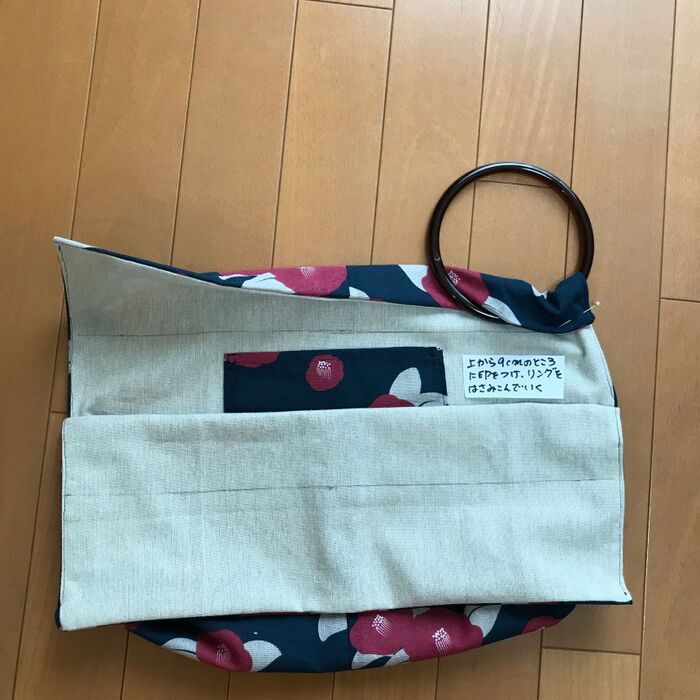 ⑨リングハンドルを本体に付けていく。