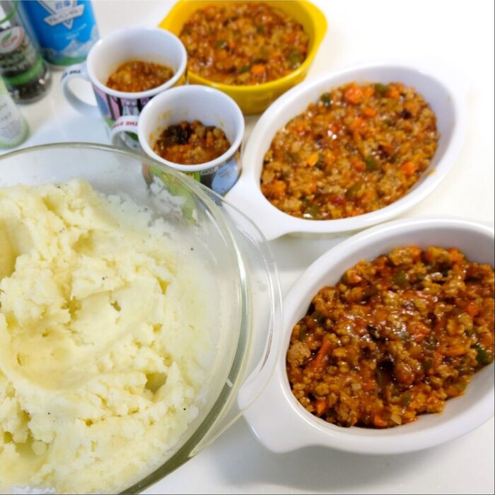 6、耐熱皿に敷き詰めます