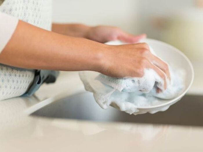 食器用中性洗剤のNGな使い方!素手での皿洗い
