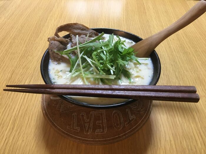 豚骨ラーメンを一手間でオシャレに美味しく