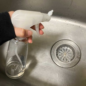 汁を捨てた後、水で流すだけではダメ! シンクを傷めるNG行為