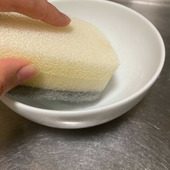 スポンジの柔らかい側で洗うのは✕ 洗い物のコツまとめ