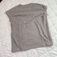 無印フレンチスリーブTシャツで、スッキリ夏コーデ