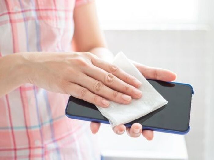 ダメ!スマホにウェットティッシュ