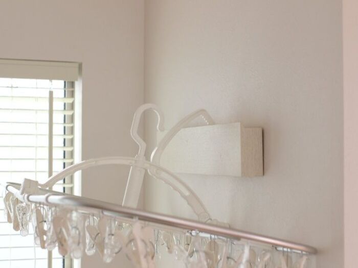 長押の溝に引っかける