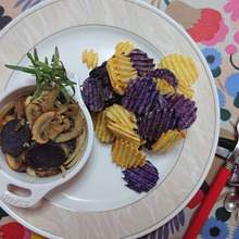 ゴルゴンゾーラに絡まれたshadow-queen、2色のchipを添えて・・・・💞💓💖💛💓