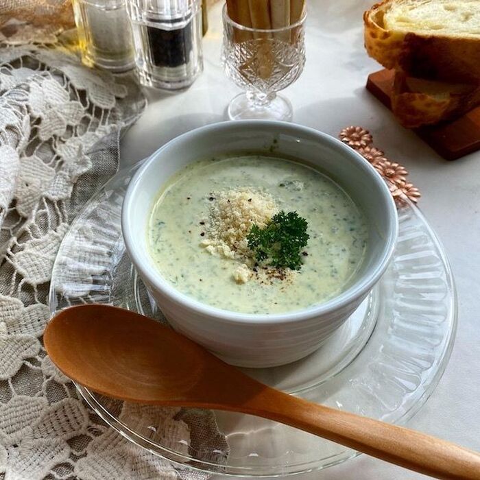 ヘルシーでさわやかなお味!パセリと豆腐の冷たいポタージュ