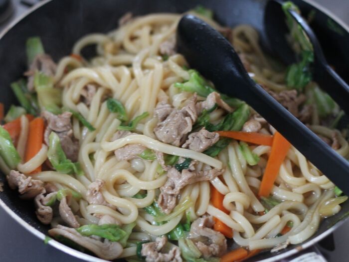 うどんを入れる。