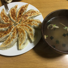 包丁を使わないで餃子とスープ♪