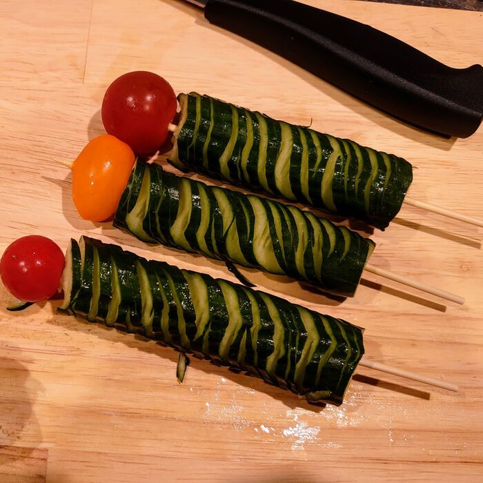 食べやすくする為に、竹串に刺す