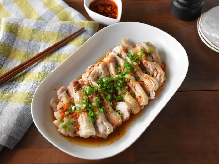 鶏肉を切り分けてタレを掛けたら完成です!