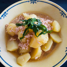 材料2つ!新じゃがのそぼろ煮