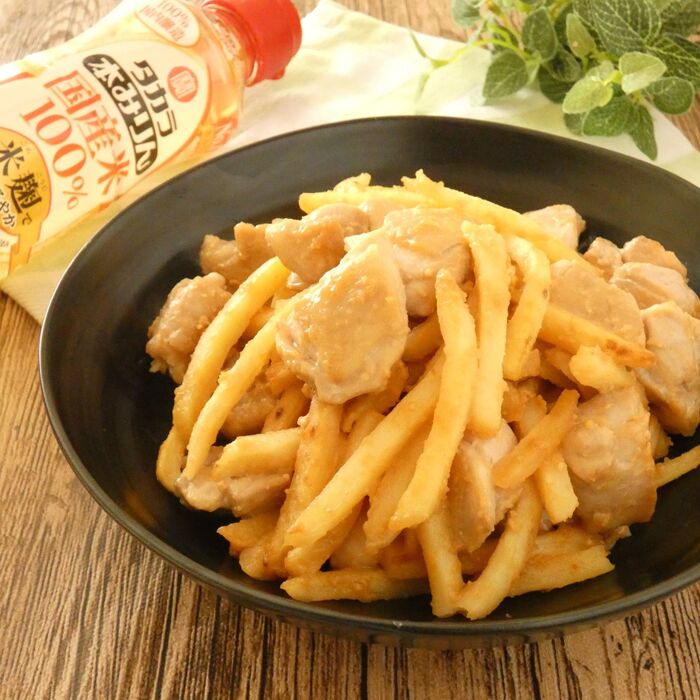 鶏肉とフライドポテトの味噌ダレ焼き