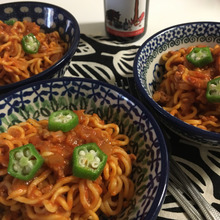 トマトジュースで煮るミートソース麺☆