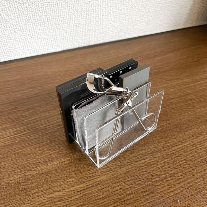仕切り板を使ってメイクグッズ収納