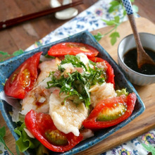 この切り方で柔らか!鶏むね肉でぷるぷる水晶鶏の薬味タップリぽん酢サラダ