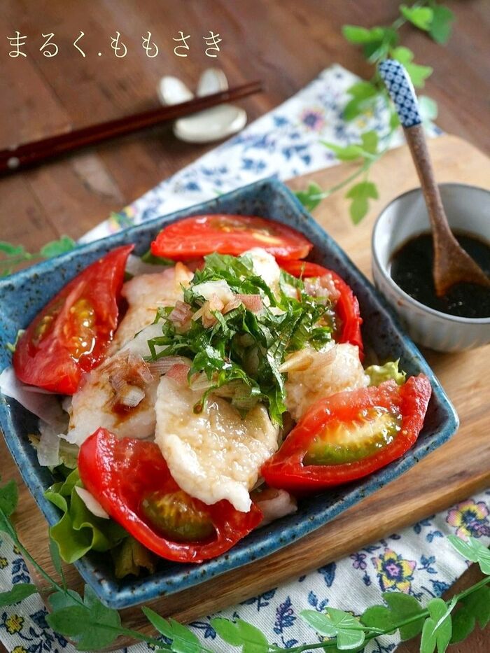 この切り方で柔らか!鶏むね肉でぷるぷる水晶鶏の薬味タップリぽん酢サラダ